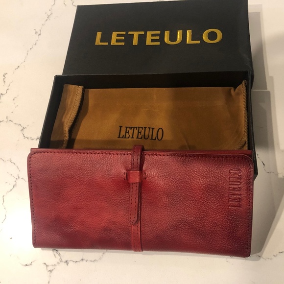 Leteulo Wallet Cranberry Red Wallet/Organizer NWOT - Picture 1 of 6